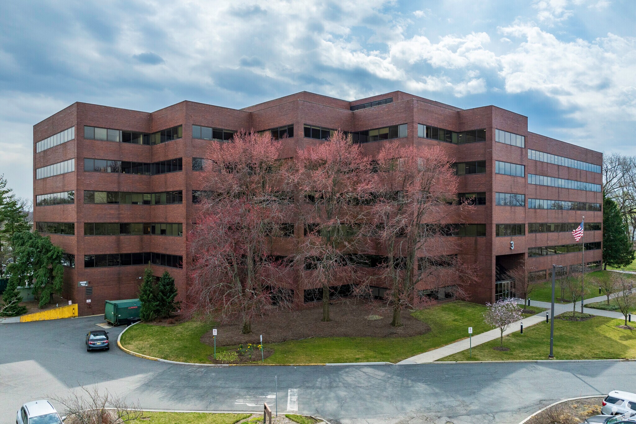 3 University Plaza Dr, Hackensack, NJ à louer Photo de l’immeuble– Image 1 sur 35