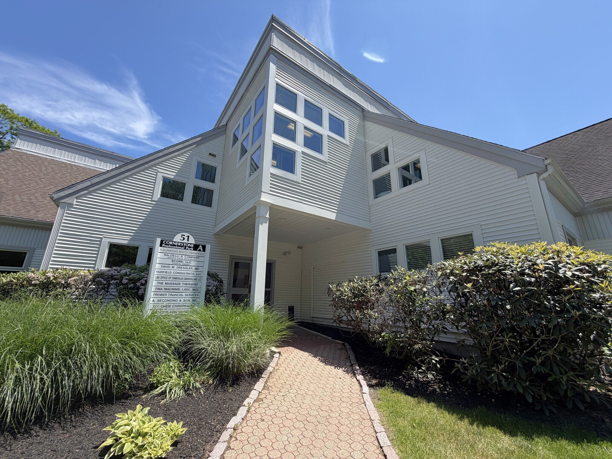 51 Sherman Hill Rd, Woodbury, CT à vendre Photo de l’immeuble– Image 1 sur 2