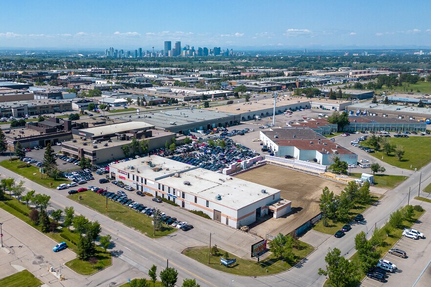 3501 23rd St NE, Calgary, AB à louer - Photo de l’immeuble – Image 1 sur 37