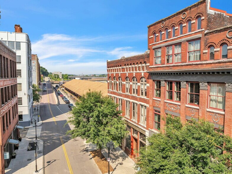 133 W Jackson Ave, Knoxville, TN à vendre - Photo de l’immeuble – Image 3 sur 10