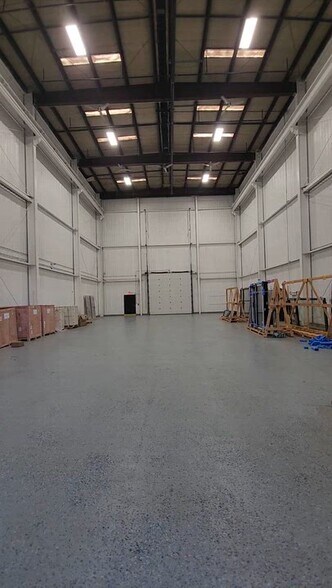 1240 Oronoque Rd, Milford, CT à louer - Vidéo sur l’annonce professionnelle – Image 2 sur 45