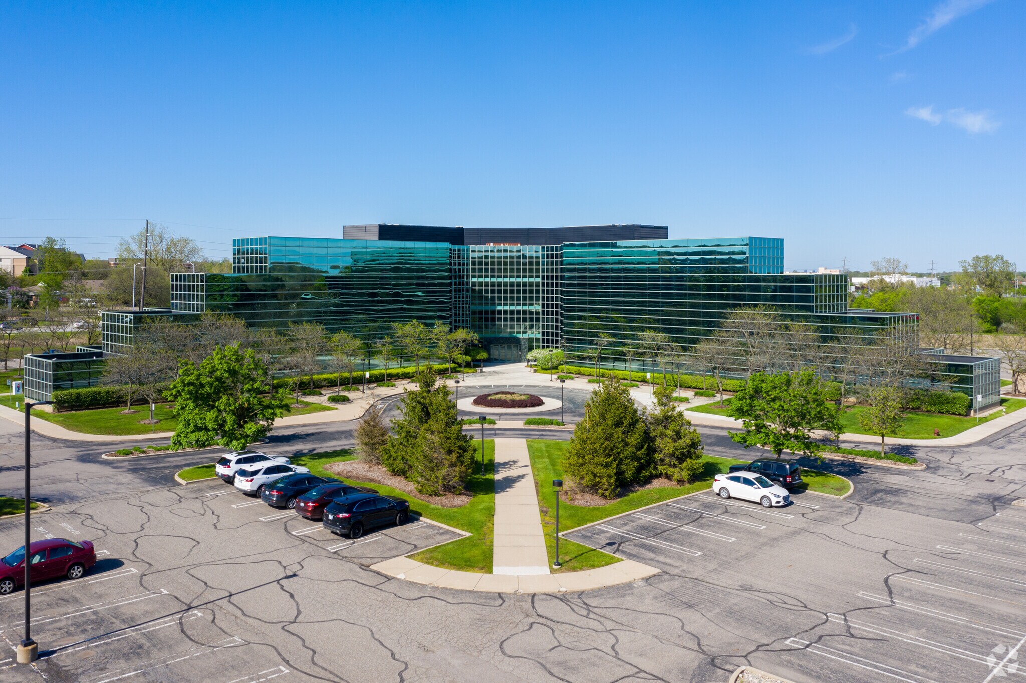 38777 W 6 Mile Rd, Livonia, MI à louer Photo principale– Image 1 sur 17