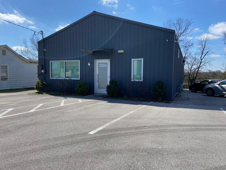 2505 Eugenia Ave, Nashville, TN à louer - Photo principale – Image 1 sur 6