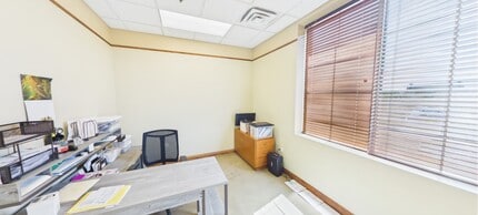 40W222 Lafox Rd, St Charles, IL à louer Photo intérieure– Image 1 sur 5