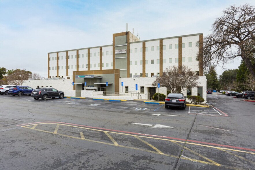 6620 Coyle Ave, Carmichael, CA à louer - Photo de l’immeuble – Image 2 sur 4