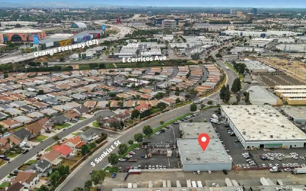 1321 S Sunkist St, Anaheim, CA à louer - Photo de l’immeuble – Image 3 sur 8