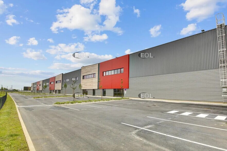 Local d’activités dans Louvres à louer - Photo de l’immeuble – Image 1 sur 9