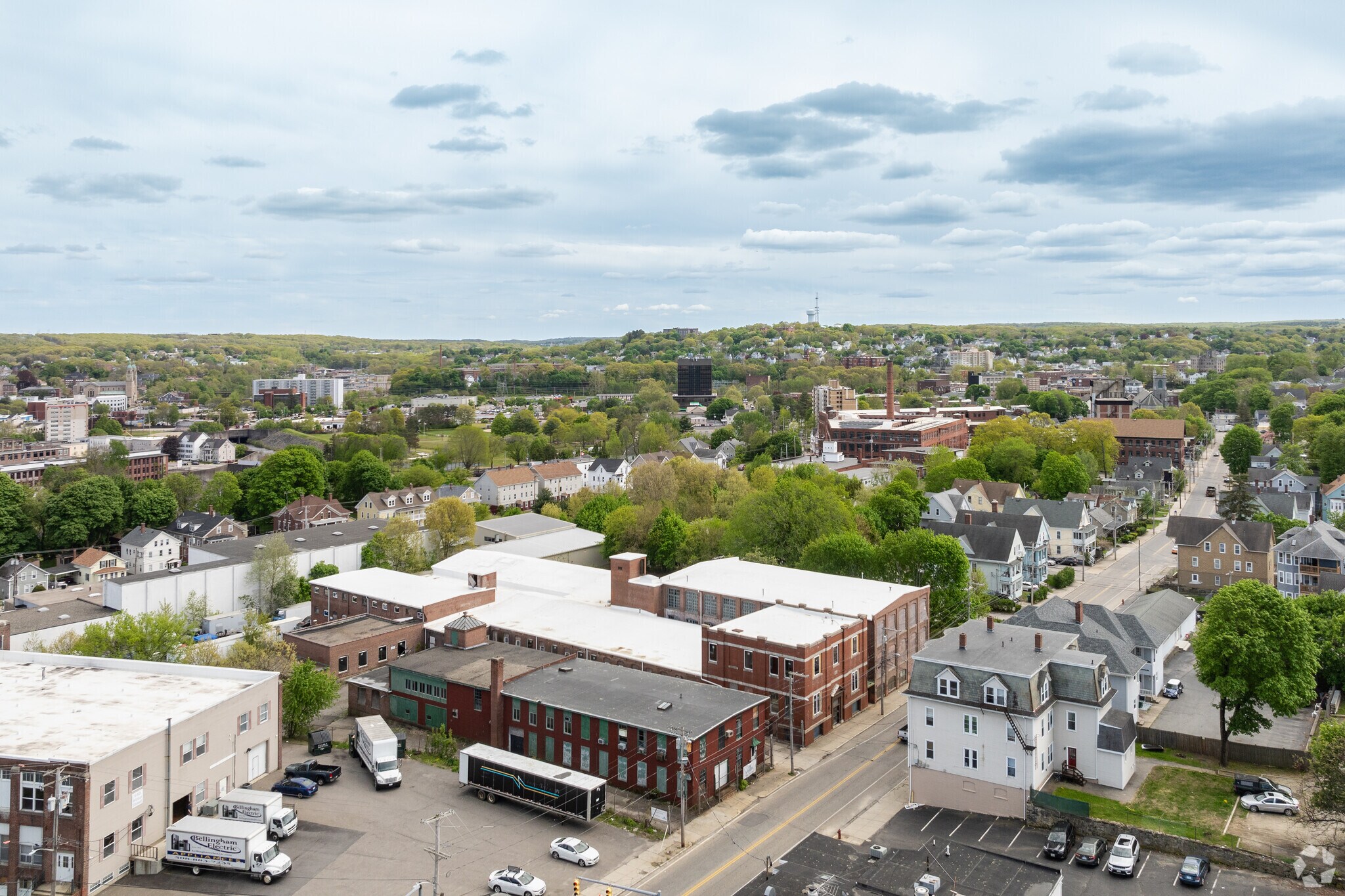 565 N Main St, Woonsocket, RI à vendre Photo de l’immeuble– Image 1 sur 14