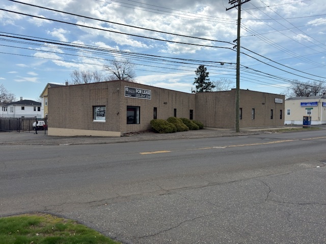427-429 Honeyspot Rd, Stratford, CT à louer - Photo de l’immeuble – Image 3 sur 7