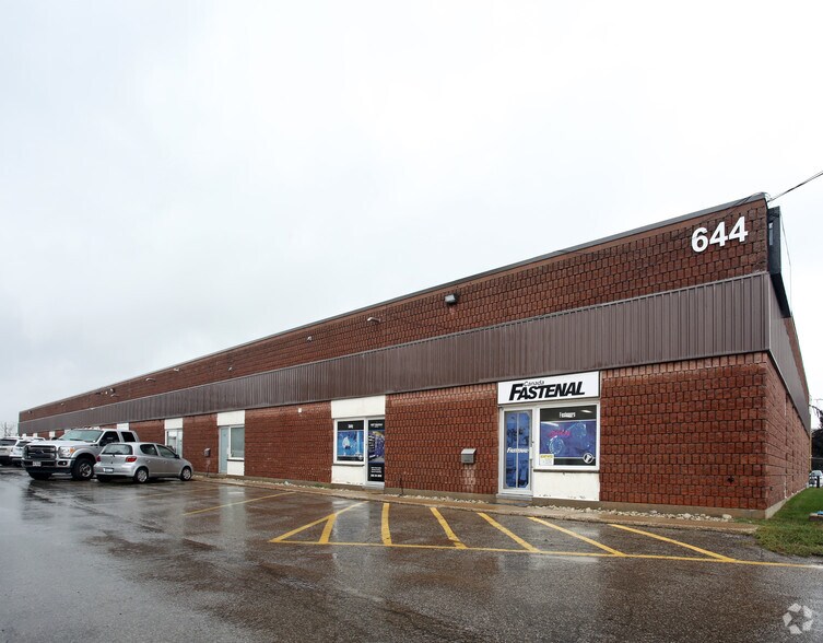 644 Colby Dr, Waterloo, ON à louer - Photo principale – Image 1 sur 4