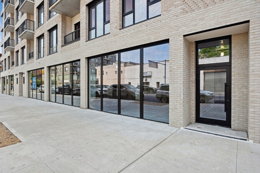 2605 Snyder ave, Brooklyn, NY à louer - Photo de l’immeuble – Image 2 sur 15
