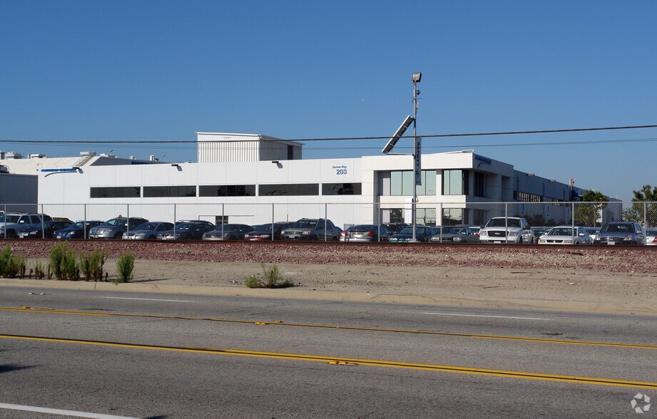 203 Hornet Way, El Segundo, CA à louer - Photo de l’immeuble – Image 1 sur 6