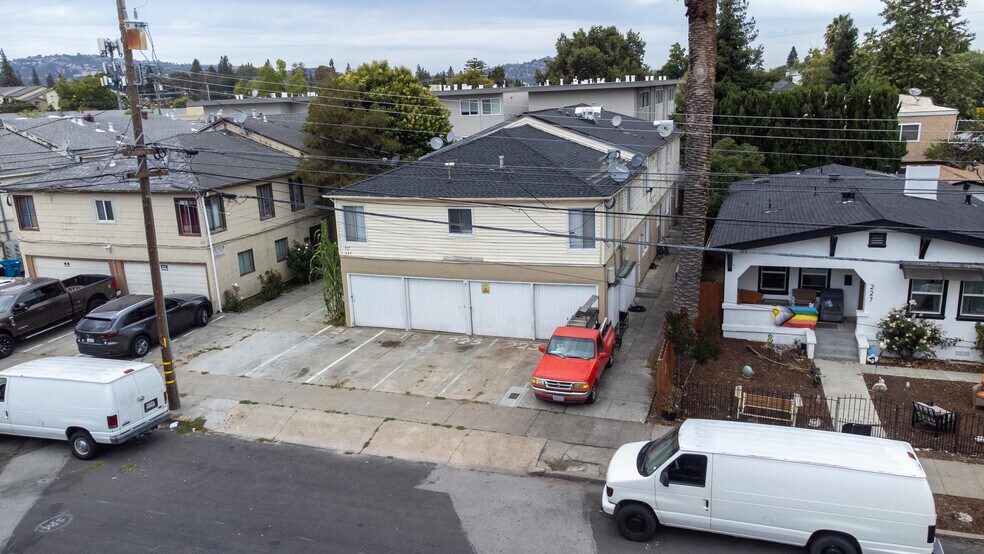 217 Alden St, Redwood City, CA à vendre - Photo de l’immeuble – Image 1 sur 19