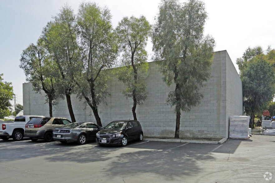 1325 Vineland Ave, Baldwin Park, CA à louer - Photo de l’immeuble – Image 2 sur 7