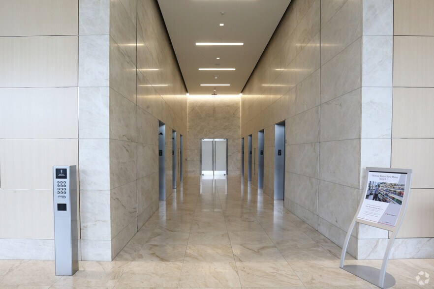 200 Spectrum Center Dr, Irvine, CA à louer - Hall d’entrée – Image 3 sur 29