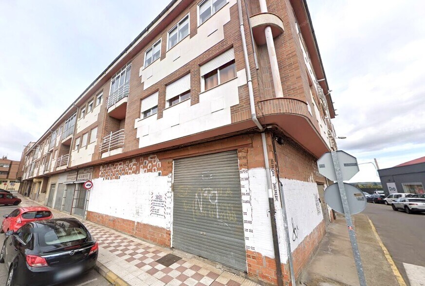 Calle Agustín Díez Alonso, Villaquilambre, León à vendre - Photo de l’immeuble – Image 2 sur 6