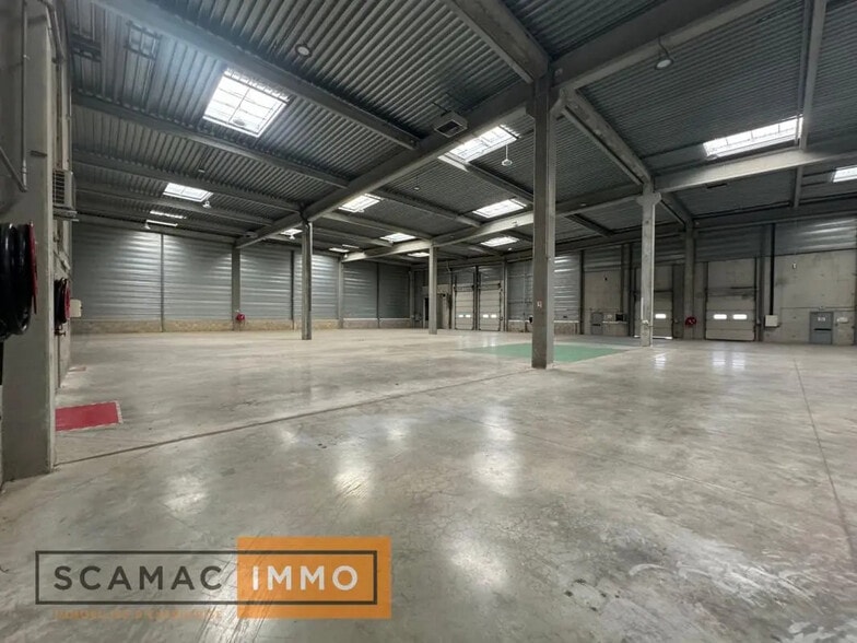 Industriel/Logistique dans Combs-la-Ville à louer - Photo de l’immeuble – Image 3 sur 7