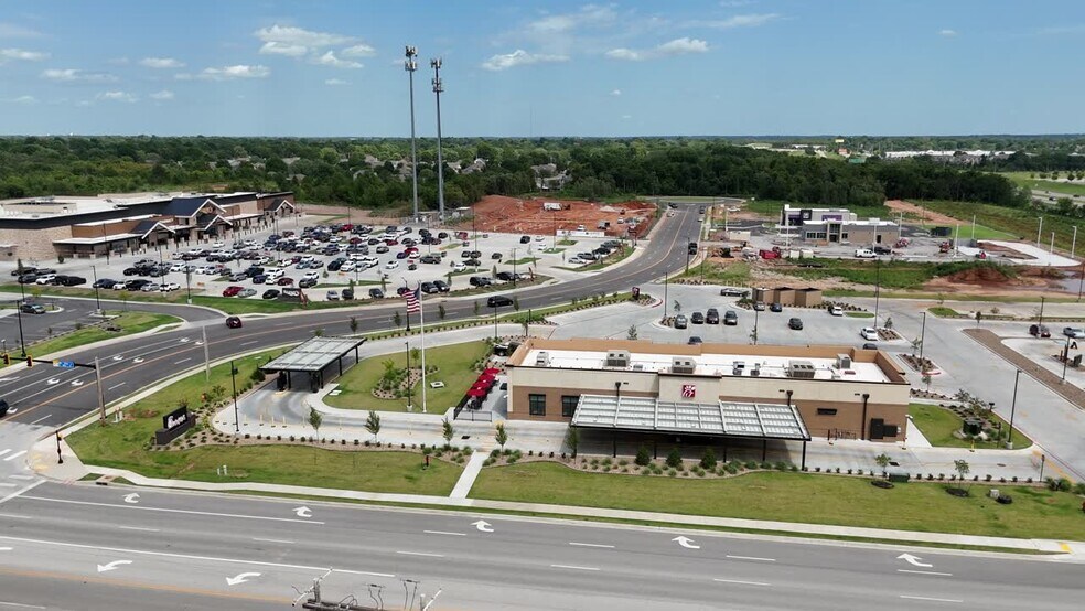 5200 S Aspen Ave, Broken Arrow, OK à louer - Vidéo sur l’annonce professionnelle – Image 3 sur 20