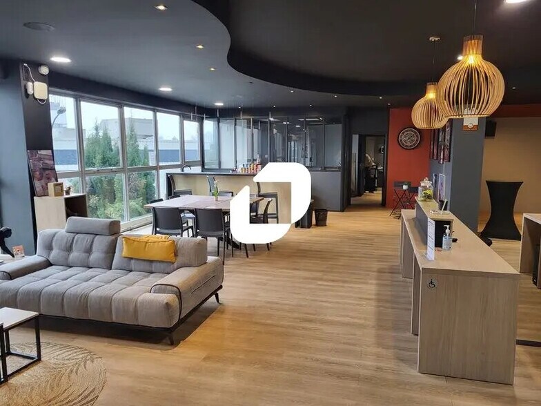 Local commercial dans Mérignac à louer - Hall d’entrée – Image 1 sur 9