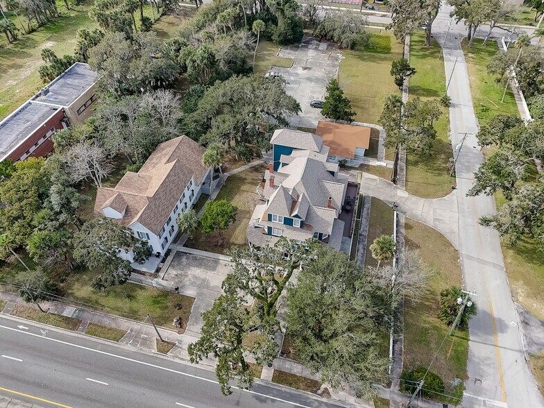 404 S Ridgewood Ave, Daytona Beach, FL à vendre - Photo principale – Image 1 sur 43
