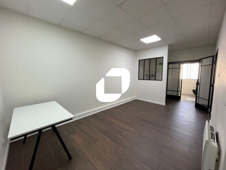 Bureau dans Montigny-le-Bretonneux à louer - Photo intérieure – Image 2 sur 11