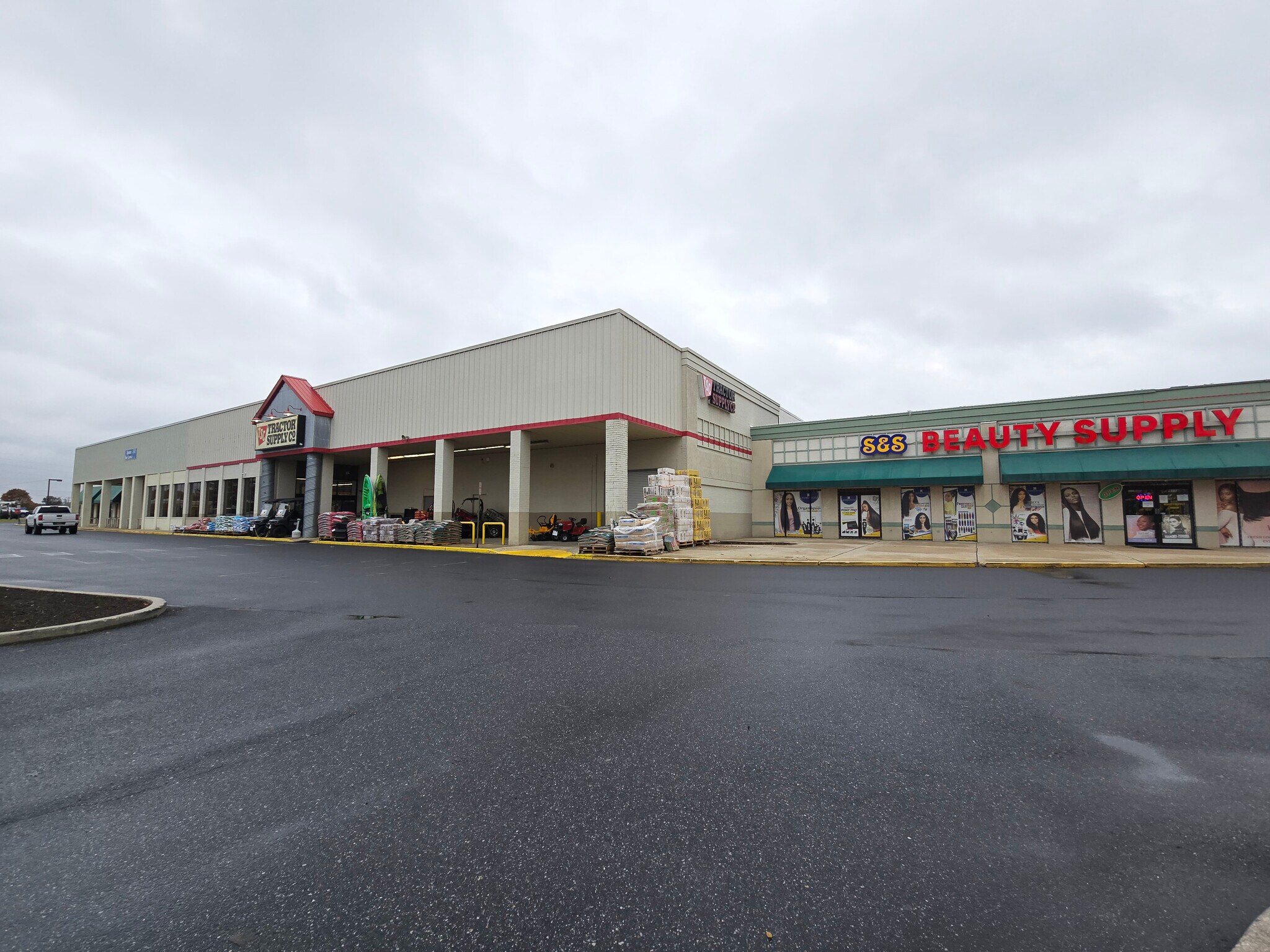 605-649 S Dupont Blvd, Milford, DE à louer Photo principale– Image 1 sur 12