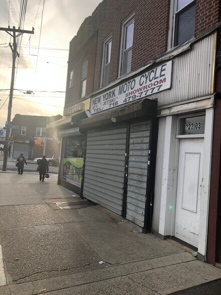 22203 Jamaica Ave, Queens Village, NY à vendre - Photo principale – Image 1 sur 2