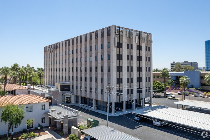 2200 N Central Ave, Phoenix, AZ à louer - Photo de l’immeuble – Image 2 sur 17