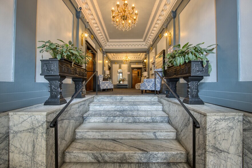 555 Taylor St, San Francisco, CA à vendre - Photo de l’immeuble – Image 3 sur 12