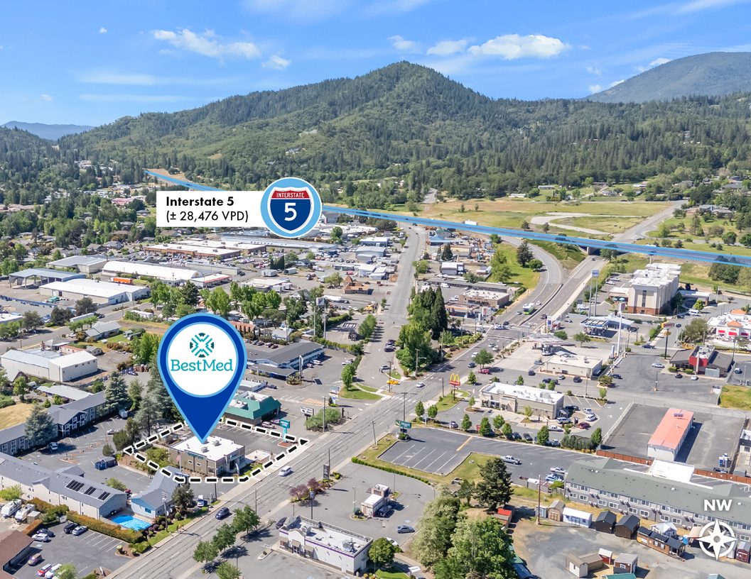 1890 NW 6th St, Grants Pass, OR à vendre Photo de l’immeuble– Image 1 sur 9