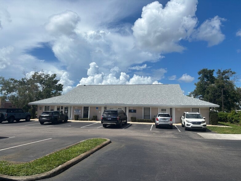 6220 Manatee Ave W, Bradenton, FL à louer - Photo de l’immeuble – Image 1 sur 7