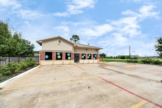 2117 Lamar Dr, Richmond, TX à louer Photo de l’immeuble– Image 2 sur 30