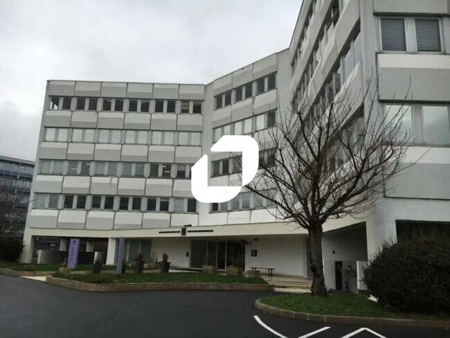 Plus de détails pour 12 Chaussée Jules César, Osny - Bureau à louer