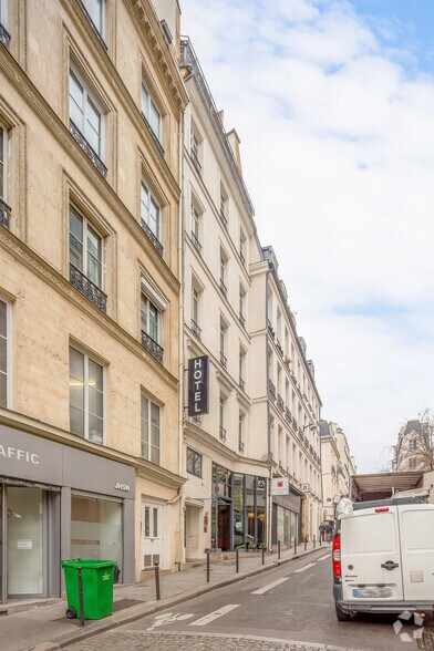 Local commercial dans Paris à louer - Photo de l’immeuble – Image 2 sur 2