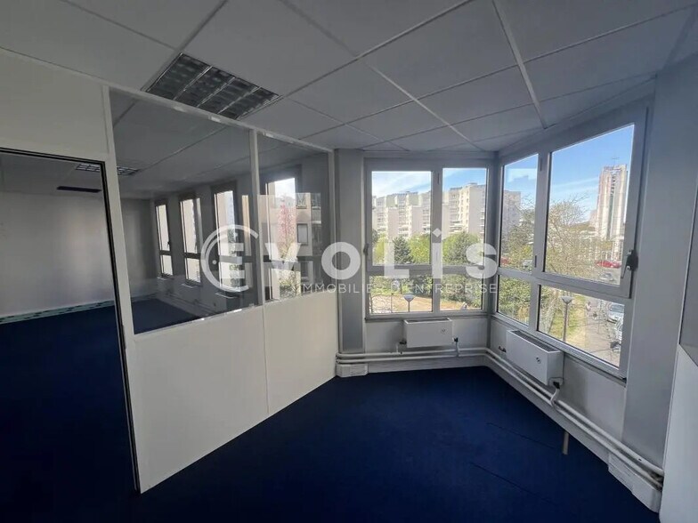 Bureau dans Noisy-le-Grand à louer - Photo de l’immeuble – Image 3 sur 8