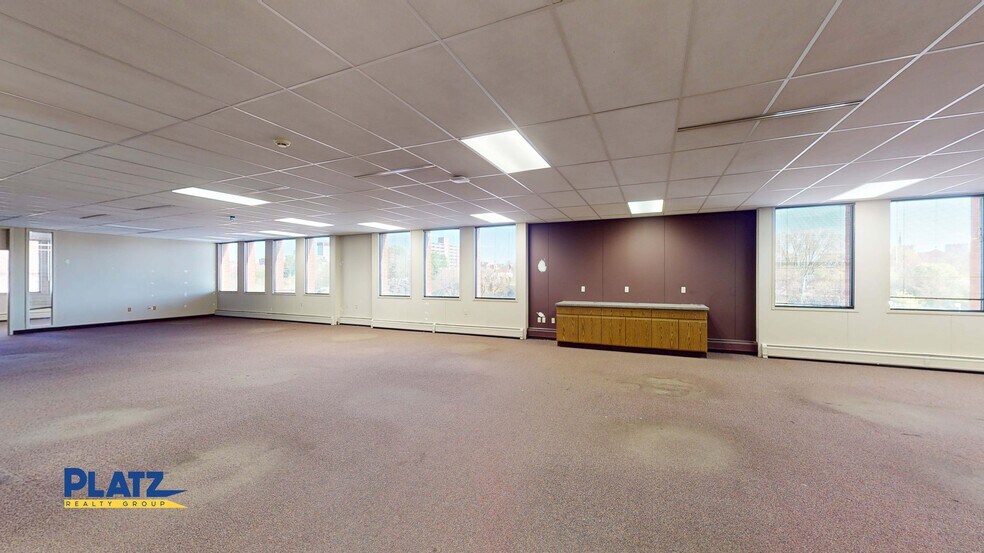 250 E Federal Plz, Youngstown, OH à louer - Photo intérieure – Image 2 sur 13