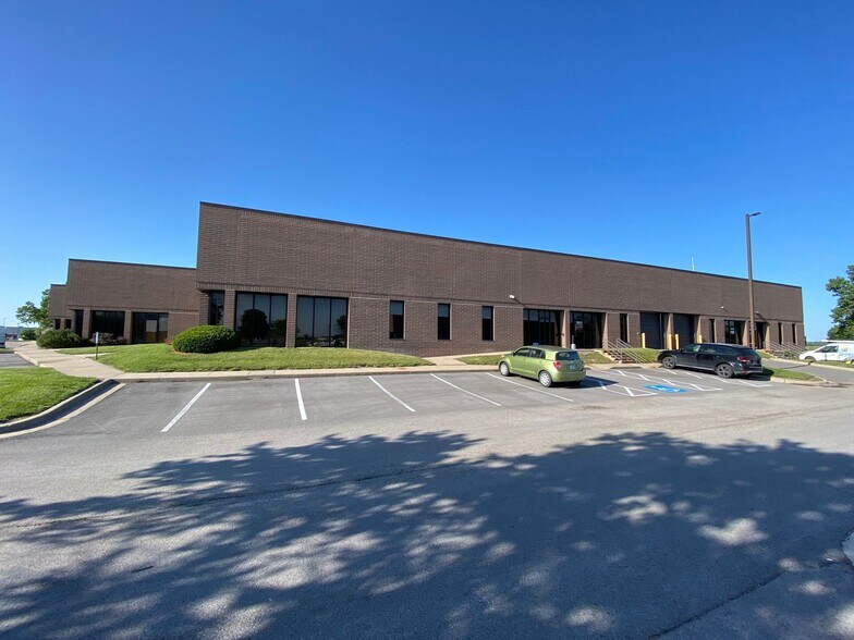 3601-3617 N Kimball Dr, Kansas City, MO à louer - Photo de l’immeuble – Image 2 sur 4