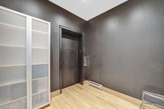 21 Camden St, Toronto, ON à louer Photo de l’immeuble– Image 1 sur 13