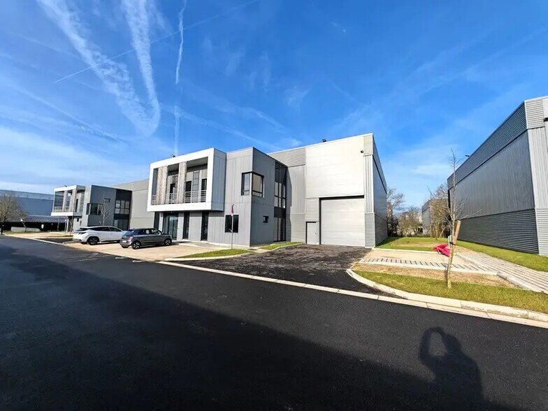 Industriel/Logistique dans Chanteloup-en-Brie à louer - Photo de l’immeuble – Image 1 sur 14