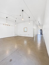 4568 W Adams Blvd, Los Angeles, CA à louer Photo de l’immeuble– Image 1 sur 5