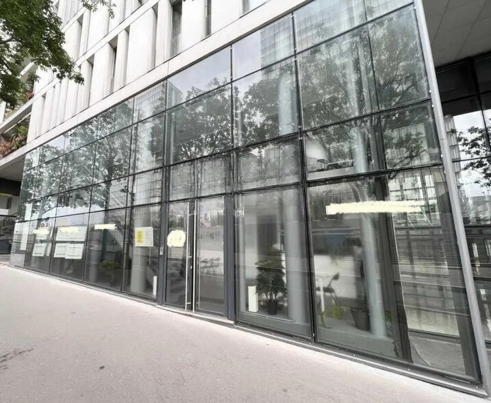 Local commercial dans Paris à vendre - Photo de l’immeuble – Image 1 sur 5