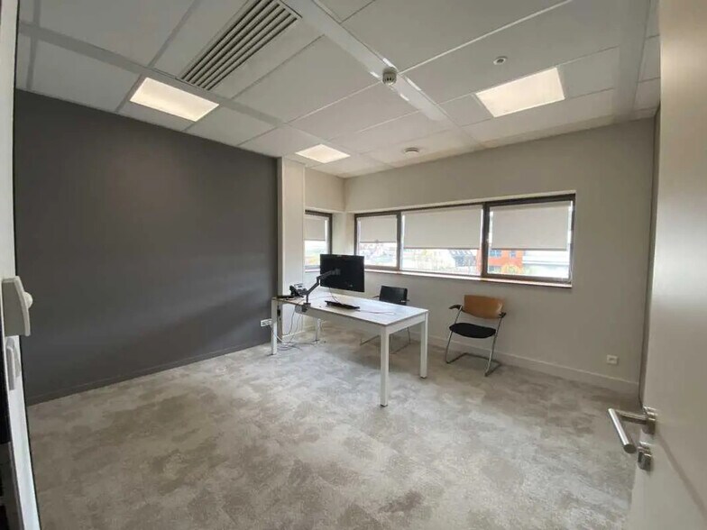 Bureau dans Rouen à louer - Photo de l’immeuble – Image 2 sur 3