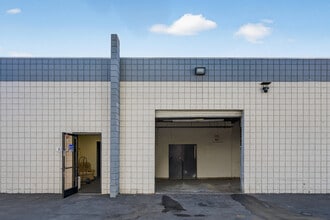 8116-8144 Deering Ave, Canoga Park, CA à louer Photo intérieure– Image 1 sur 9