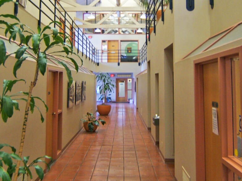 2705 E Burnside St, Portland, OR à louer - Photo intérieure – Image 3 sur 5