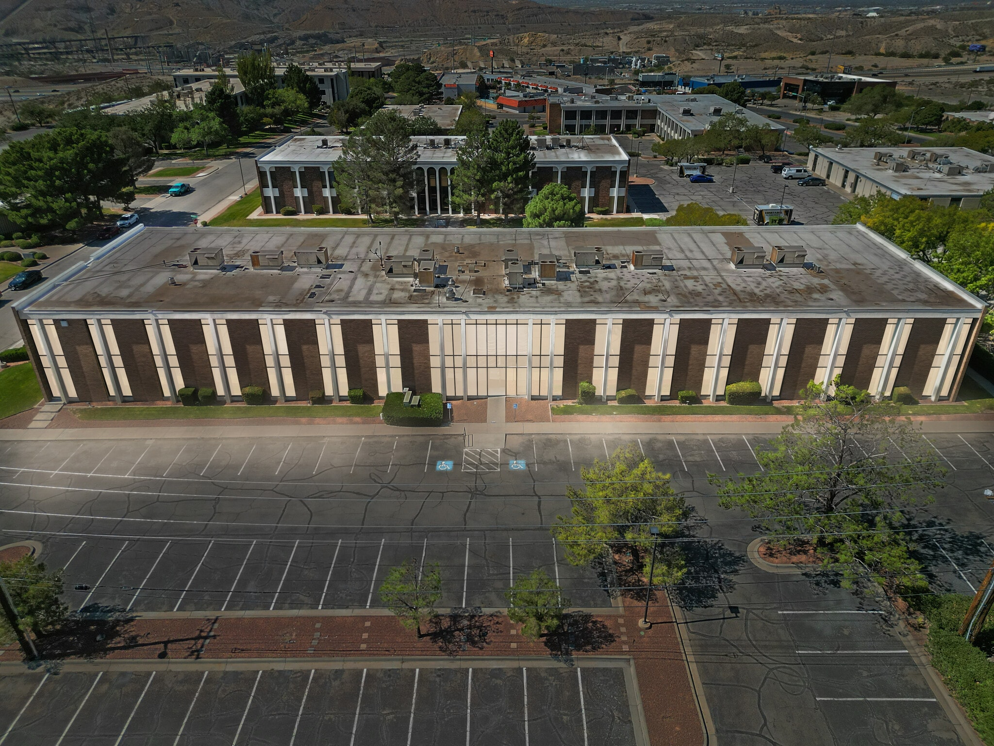 4150 Pinnacle St, El Paso, TX à louer Photo de l’immeuble– Image 1 sur 2