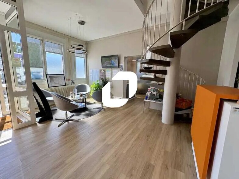 Bureau dans Maurepas à louer - Photo de l’immeuble – Image 2 sur 14