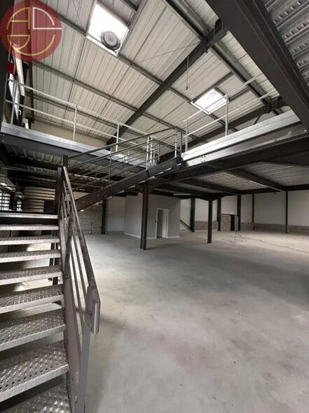 Industriel/Logistique dans Villeneuve-Tolosane à louer - Photo de l’immeuble – Image 3 sur 5
