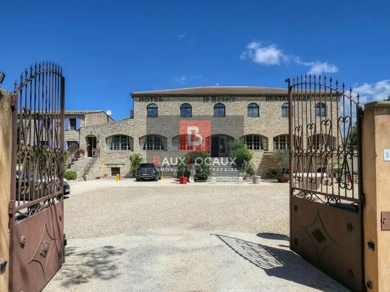 Local d'activités dans Apt à vendre - Photo de l’immeuble – Image 2 sur 12