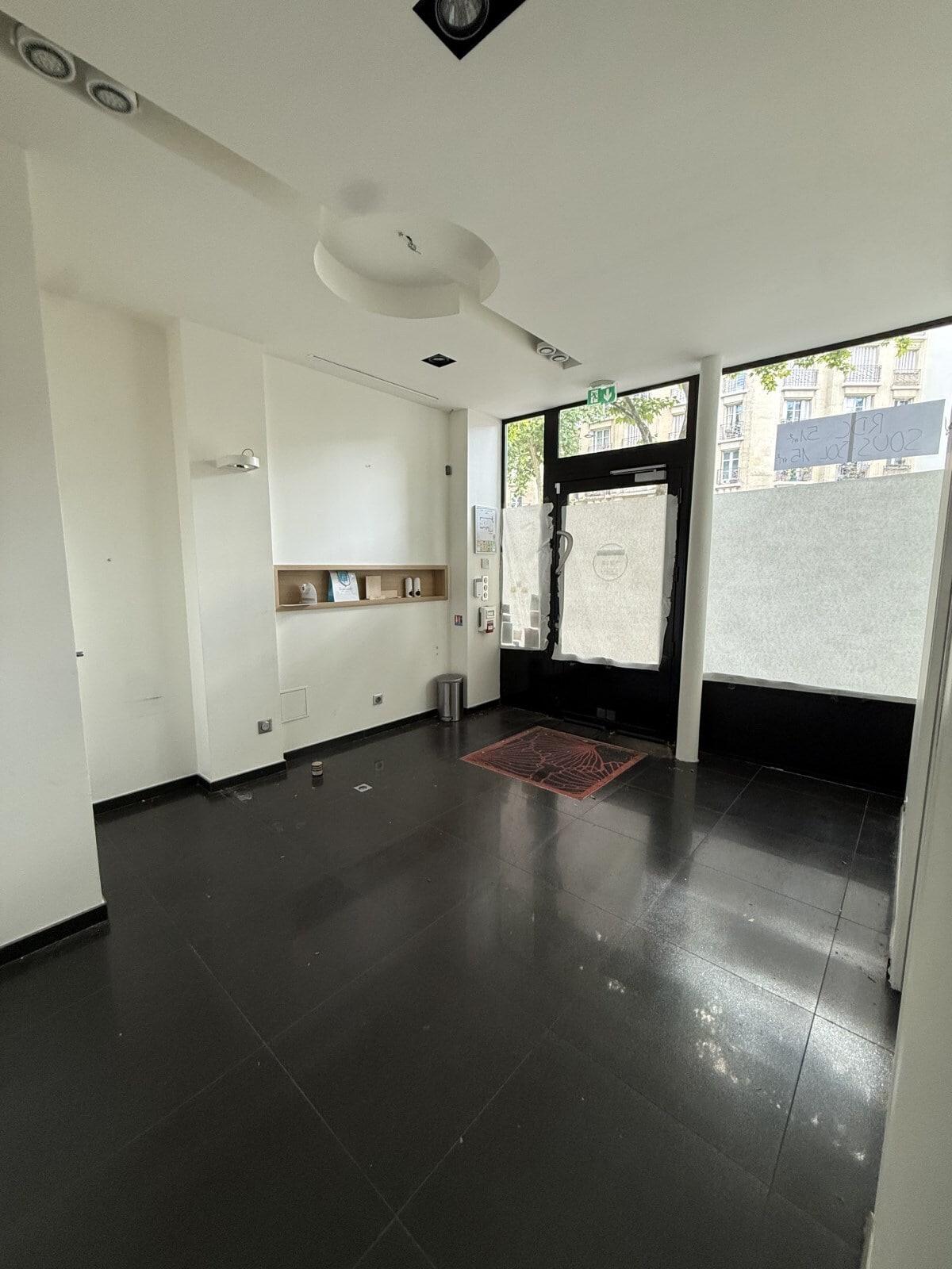 Local commercial dans Paris à louer Photo de l’immeuble– Image 1 sur 6