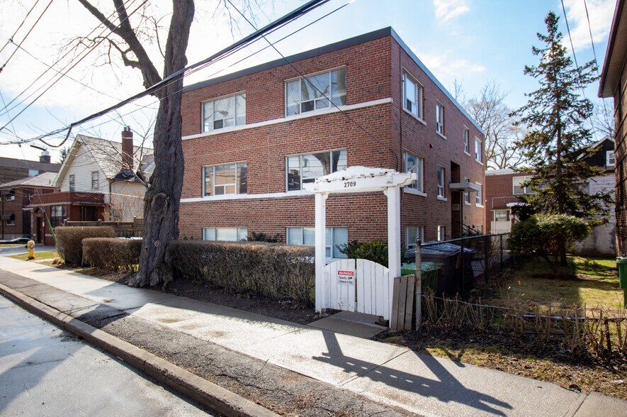 2709 Lake Shore Blvd W, Toronto, ON à vendre - Photo de l’immeuble – Image 2 sur 40
